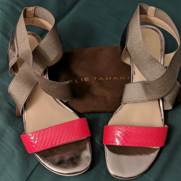 tahari sandals